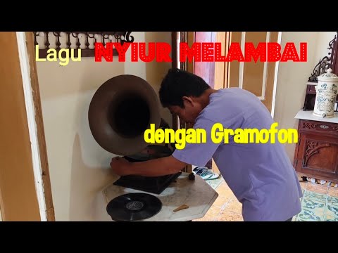 Dari Rongsokan Menuju Keindahan: Ketika Besi Tua Menjelma Aksesori Unik Berirama Nyiur Melambai